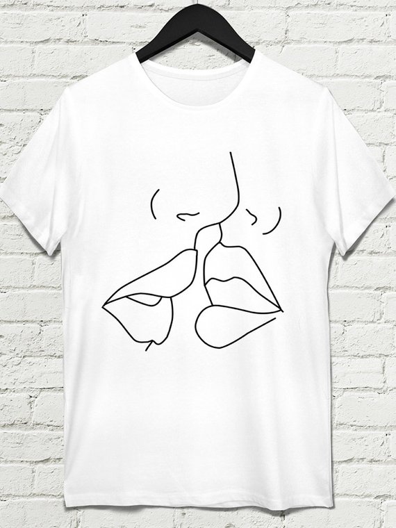 Kissing T-shirt